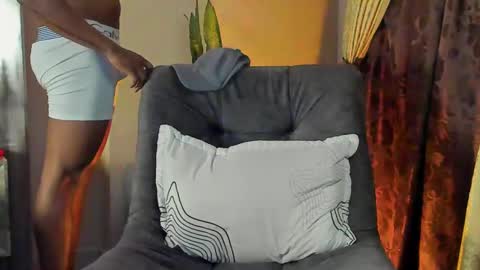 JOAN SAENZ online show from March 6, 2025, 11:03 am