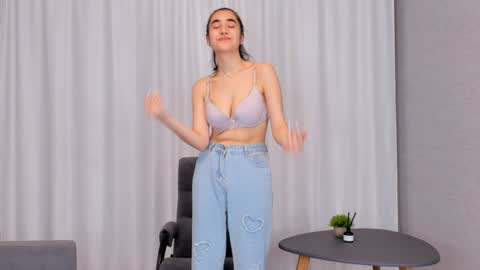 Snapshot of joangoulder chatting on December 15, 2024, 7:21 pm Mia online show from December 15, 2024, 7:21 pm