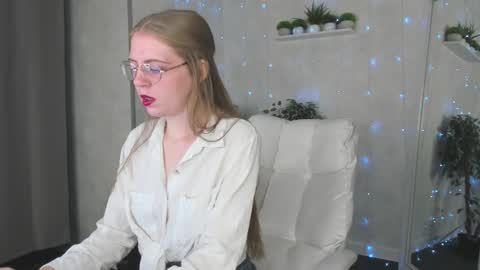 joann_shermann online show from October 23, 2025, 1:27 am