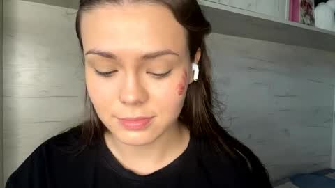 Mila online show from April 22, 2026, 10:28 am