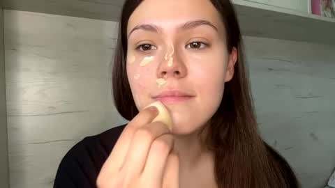 Mila online show from April 23, 2026, 10:14 am