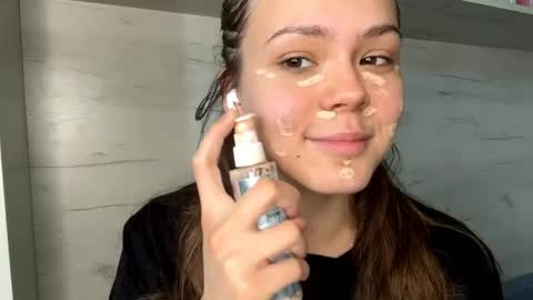 Mila online show from April 25, 2026, 10:18 am