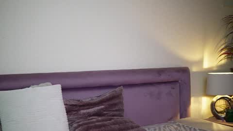  Joelle  online show from December 3, 2025, 9:46 pm