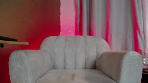     online show from December 5, 2024, 8:44 am