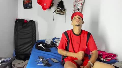 Snapshot of johan_and_antonella chatting on February 12, 2026, 5:35 am johan_and_antonella online show from February 12, 2026, 5:35 am