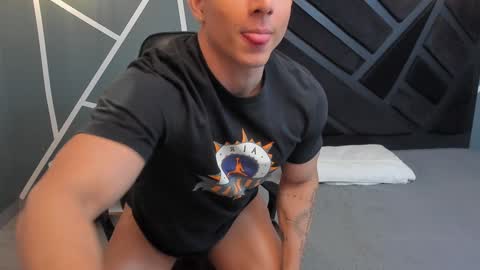 Johan Williams online show from December 27, 2024, 2:33 pm