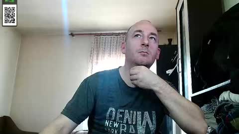 Snapshot of johanbarker chatting on February 10, 2025, 11:15 am Johan online show from February 10, 2025, 11:15 am