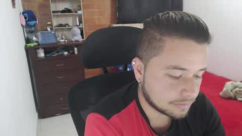 JOHAN independient model online show from February 23, 2026, 4:26 pm