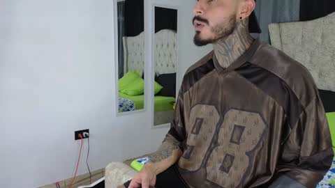 John  online show from February 5, 2025, 5:09 pm