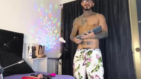 John  online show from February 26, 2025, 11:09 am