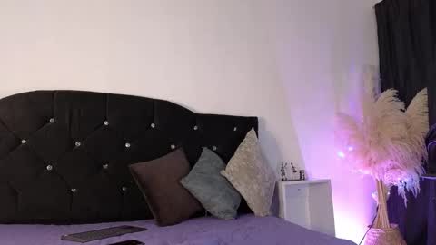 John  online show from October 25, 2025, 11:07 am