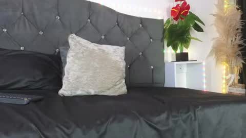 Snapshot of john_and_louis chatting on July 19, 2026, 12:09 pm John online show from July 19, 2026, 12:09 pm