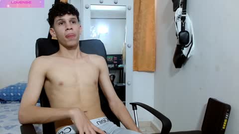 john_ssnow29 online show from December 1, 2024, 6:41 pm