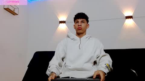 john_ssnow29 online show from October 14, 2025, 11:11 am