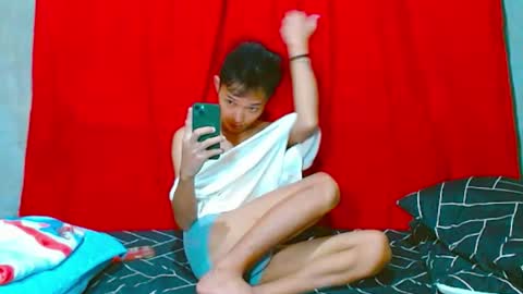 JohnXxx online show from May 5, 2026, 8:22 am
