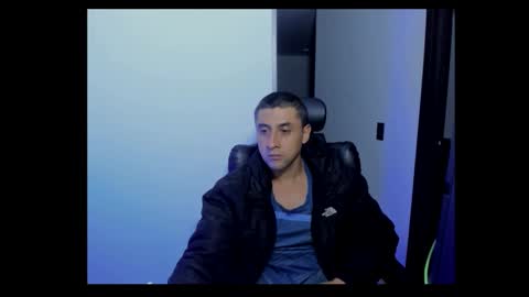Snapshot of johnny_seens1 chatting on November 11, 2025, 12:21 am Johnny online show from November 11, 2025, 12:21 am