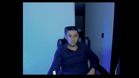 Snapshot of johnny_seens1 chatting on November 12, 2025, 2:56 am Johnny online show from November 12, 2025, 2:56 am
