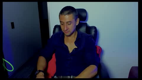 Snapshot of johnny_seens1 chatting on November 29, 2025, 1:30 am Johnny online show from November 29, 2025, 1:30 am
