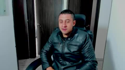 Snapshot of johnny_seens1 chatting on April 24, 2026, 12:51 pm Johnny online show from April 24, 2026, 12:51 pm