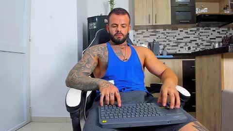 JOHNNY online show from November 24, 2025, 11:37 pm