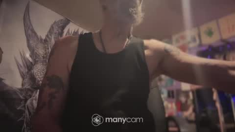 Snapshot of johnnyshung1 chatting on January 6, 2025, 10:24 am johnnyshung1 online show from January 6, 2025, 10:24 am