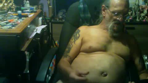 Snapshot of johnnyshung1 chatting on September 17, 2025, 5:03 pm johnnyshung1 online show from September 17, 2025, 5:03 pm