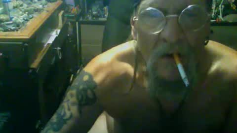 Snapshot of johnnyshung1 chatting on November 24, 2025, 3:34 pm johnnyshung1 online show from November 24, 2025, 3:34 pm