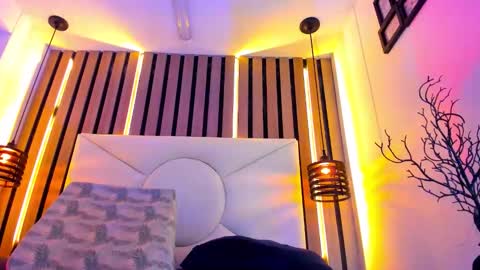 johnsonisaac94  online show from October 16, 2025, 2:01 am