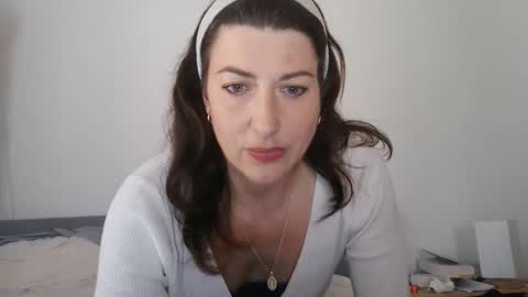 jolie_cam online show from April 10, 2026, 9:25 am