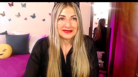 Jolie Mature online show from November 7, 2025, 8:09 pm