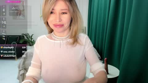 Snapshot of jolie_ozolla chatting on March 7, 2025, 11:29 am Jolie Ozolla online show from March 7, 2025, 11:29 am