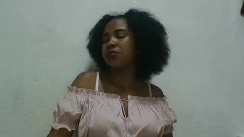 joliedonnue online show from December 4, 2025, 2:26 pm