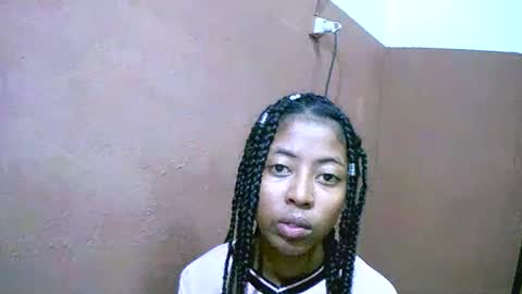 joliekah27 online show from February 28, 2025, 2:20 am