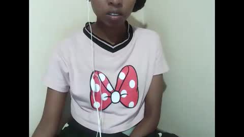 joliekah27 online show from March 17, 2026, 7:33 am