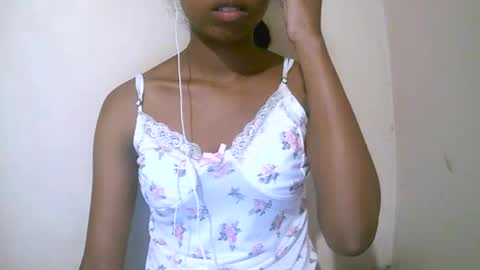 joliekah27 online show from April 18, 2026, 7:07 pm