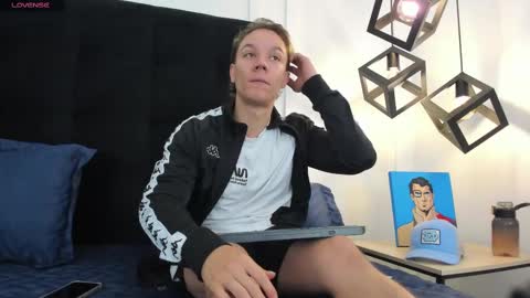 Snapshot of jonathan_daniels1 chatting on March 5, 2025, 12:11 pm Jonathan Danielss online show from March 5, 2025, 12:11 pm
