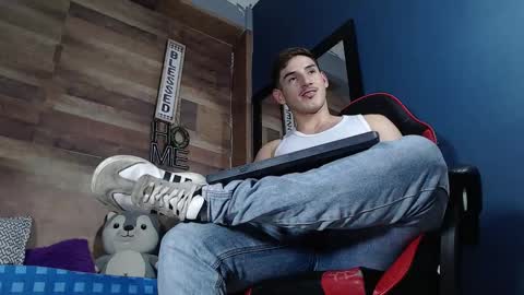 jonathancast08 online show from September 16, 2025, 9:05 pm