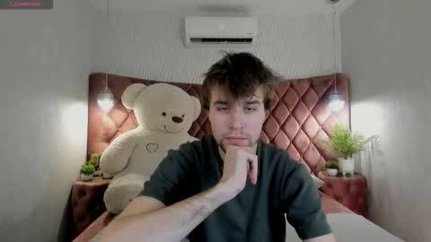 Snapshot of jonnahhell chatting on November 28, 2025, 1:03 pm Jonah online show from November 28, 2025, 1:03 pm