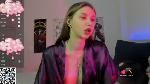 Mila online show from December 19, 2024, 10:21 pm