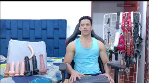 jose_rumbero91 online show from April 21, 2026, 2:51 am