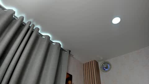 Katalina online show from March 8, 2025, 6:26 pm