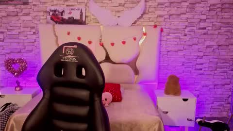 Joselyn  online show from February 8, 2026, 11:57 am