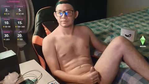 Snapshot of josh_18cm chatting on October 23, 2025, 9:52 am josh_18cm online show from October 23, 2025, 9:52 am