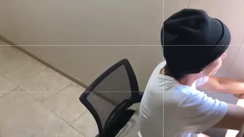 Nicolas online show from April 22, 2026, 5:47 pm