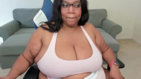 Snapshot of josie_kiss chatting on December 12, 2024, 6:10 pm Josie Kiss online show from December 12, 2024, 6:10 pm