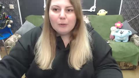 josiesun771 online show from December 15, 2024, 12:06 pm