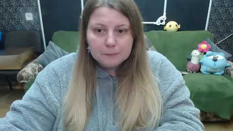 josiesun771 online show from March 3, 2025, 10:06 am