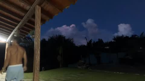 Im Jouliano online show from November 10, 2025, 11:04 pm