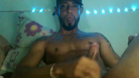 jpineda97 online show from February 5, 2026, 4:50 am