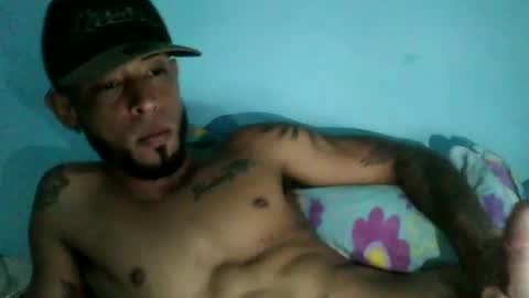 jpineda97 online show from February 24, 2026, 4:43 am